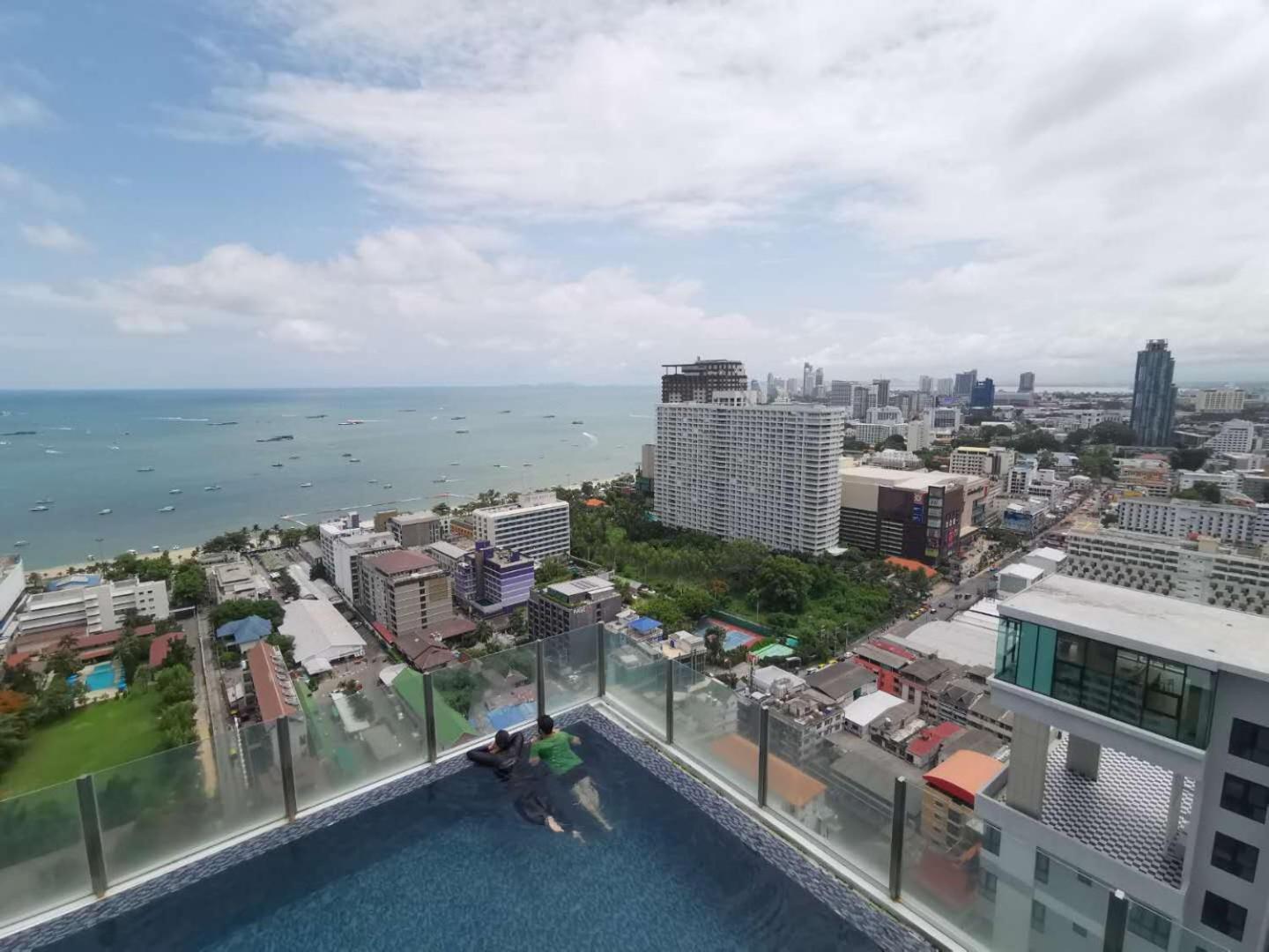 The Base Central Pattaya By Adam Luaran gambar