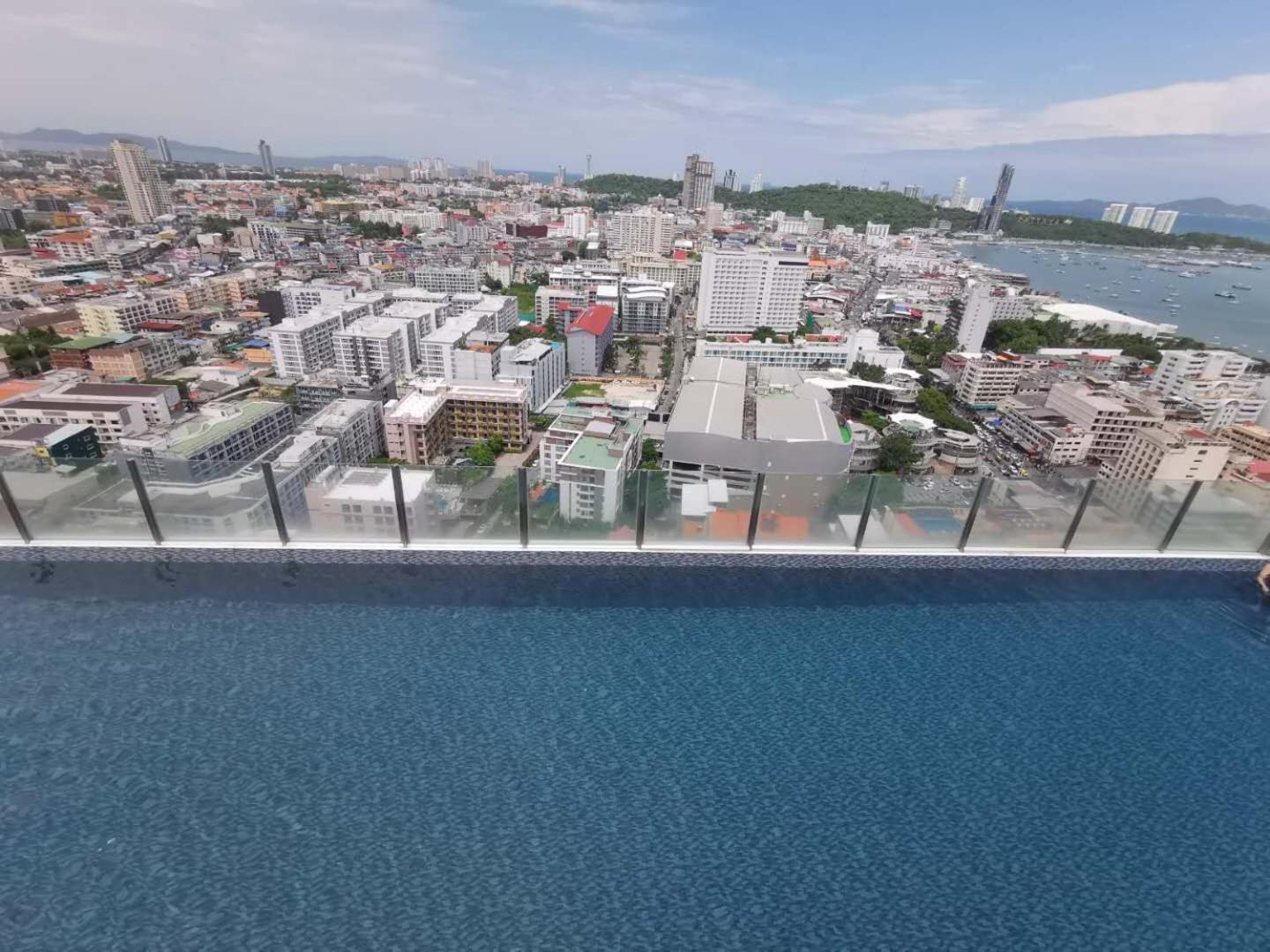 The Base Central Pattaya By Adam Luaran gambar