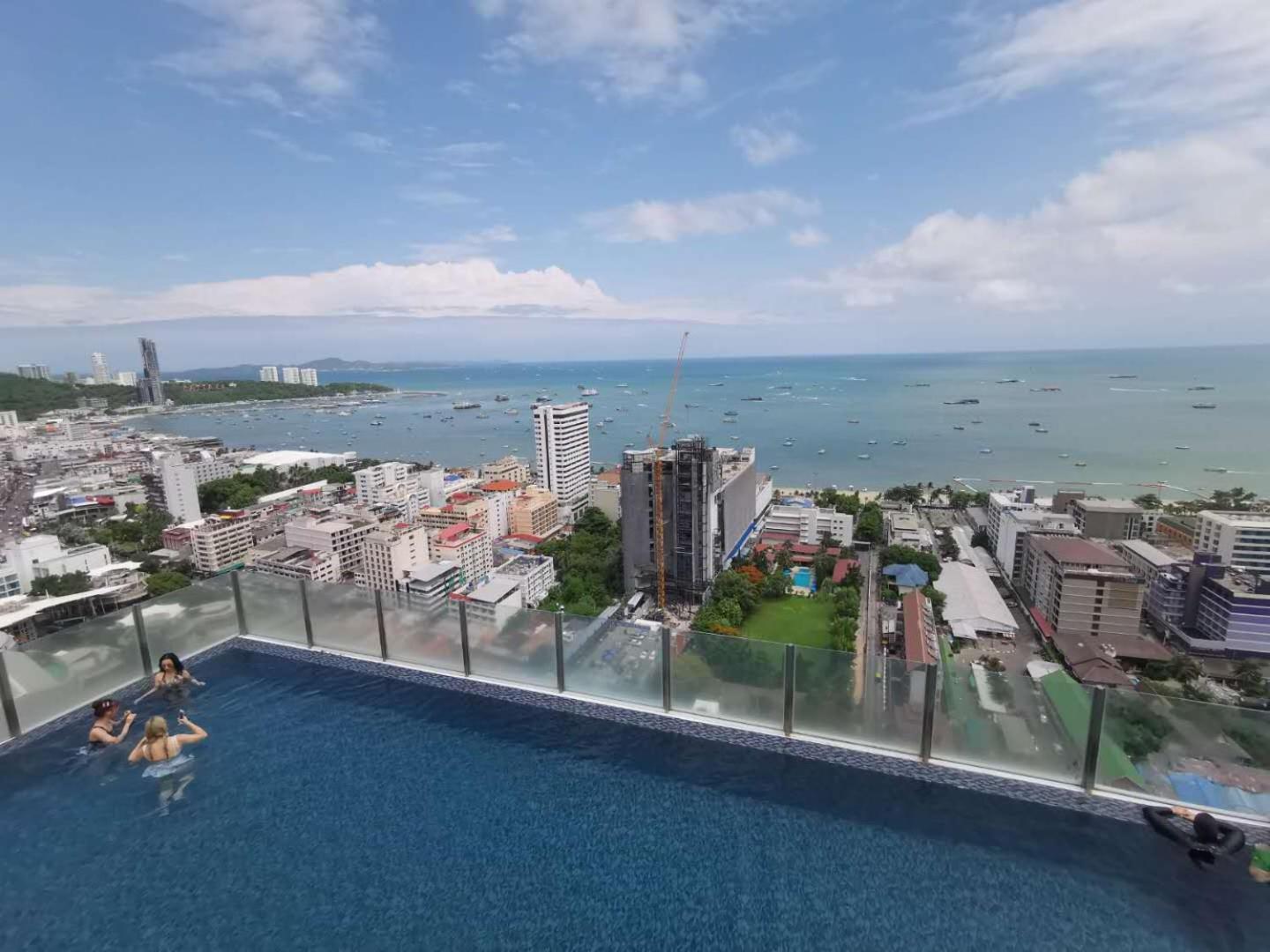 The Base Central Pattaya By Adam Luaran gambar